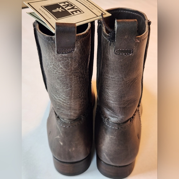 New! || FRYE || Cara booties, leather, flats, size 7.5, distressed, round toe - Picture 7 of 10